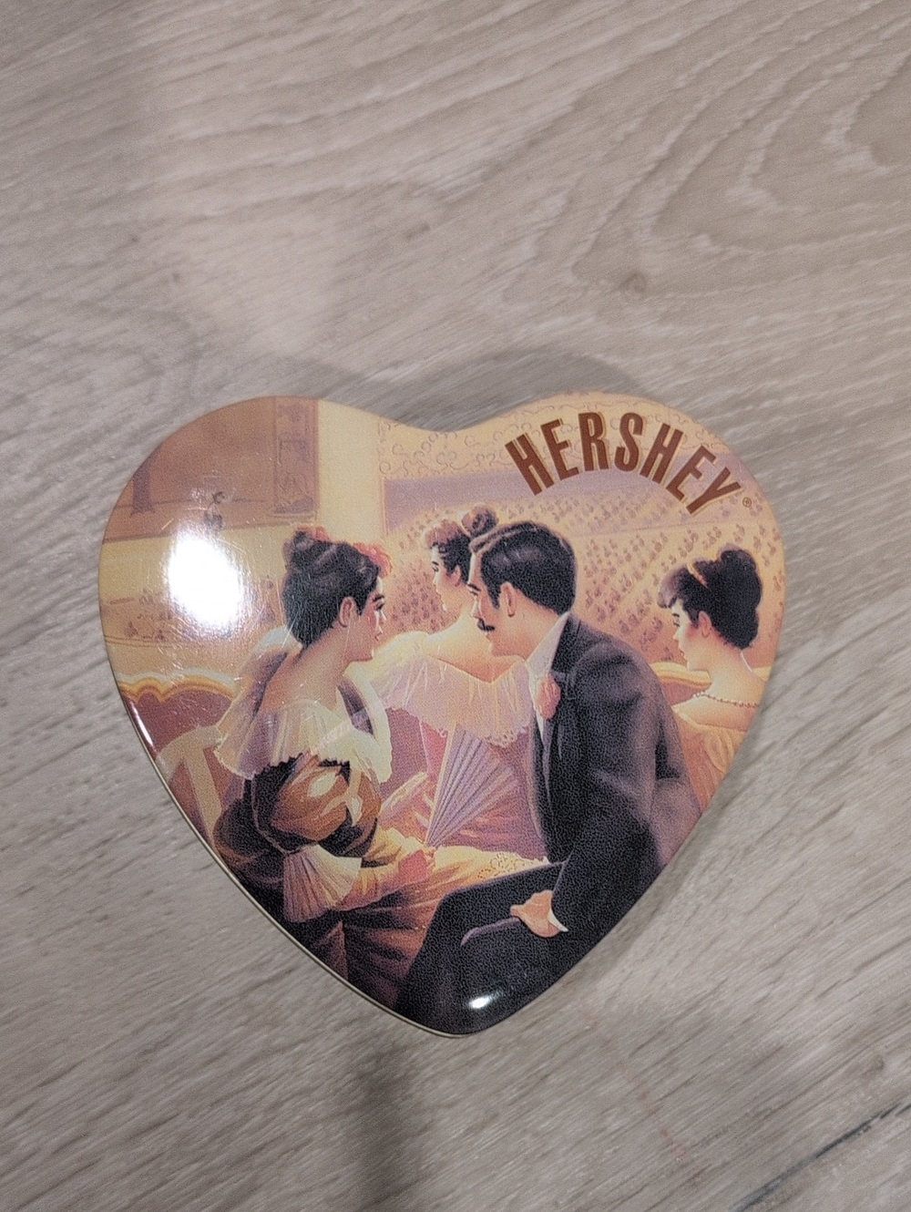 HERSHEY Vintage Heart Tin with Parlor Artwork - Pink & Cream